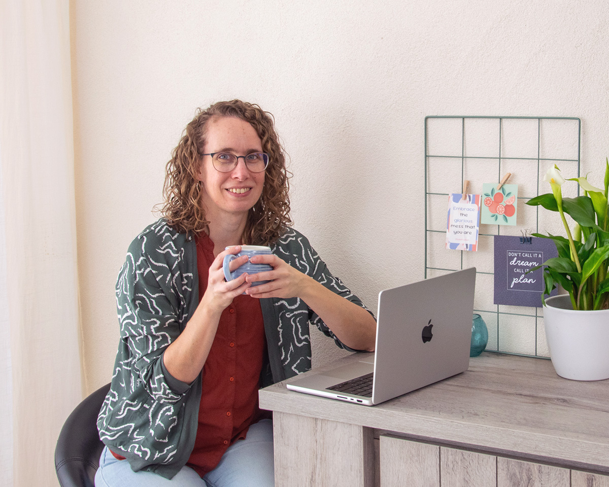 Grafisch ontwerper Karen van Kerkhof ondersteunt zzp'ers en kleine ondernemers met hun branding, webdesign en strategie